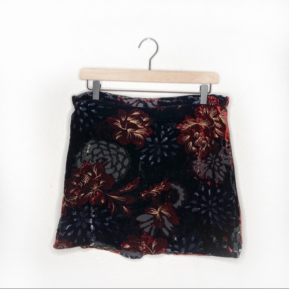Band of Gypsies Dresses & Skirts - Band of Gypsies Velvet Floral Skirt Size M